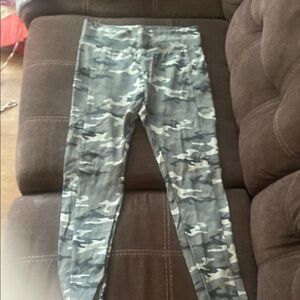 Lou & Grey Gray Camouflage Leggings